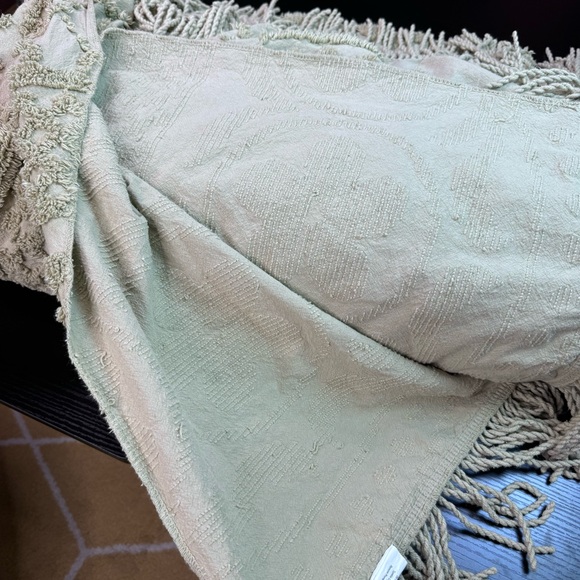 Chenille Sage Medalion Tufting Textured Bedspread with Fringe size King - Picture 16 of 16